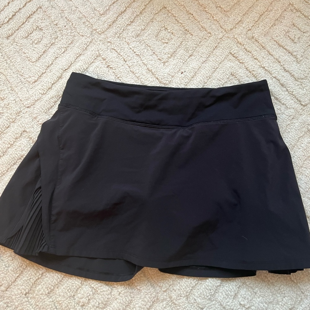 Lululemon pace rival skort